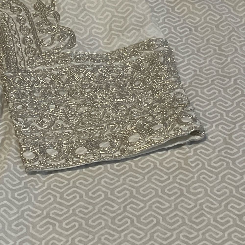 White Embroidered Top- Tunic with keyhole print and embroidered silver sleeves - Picture 5 of 6